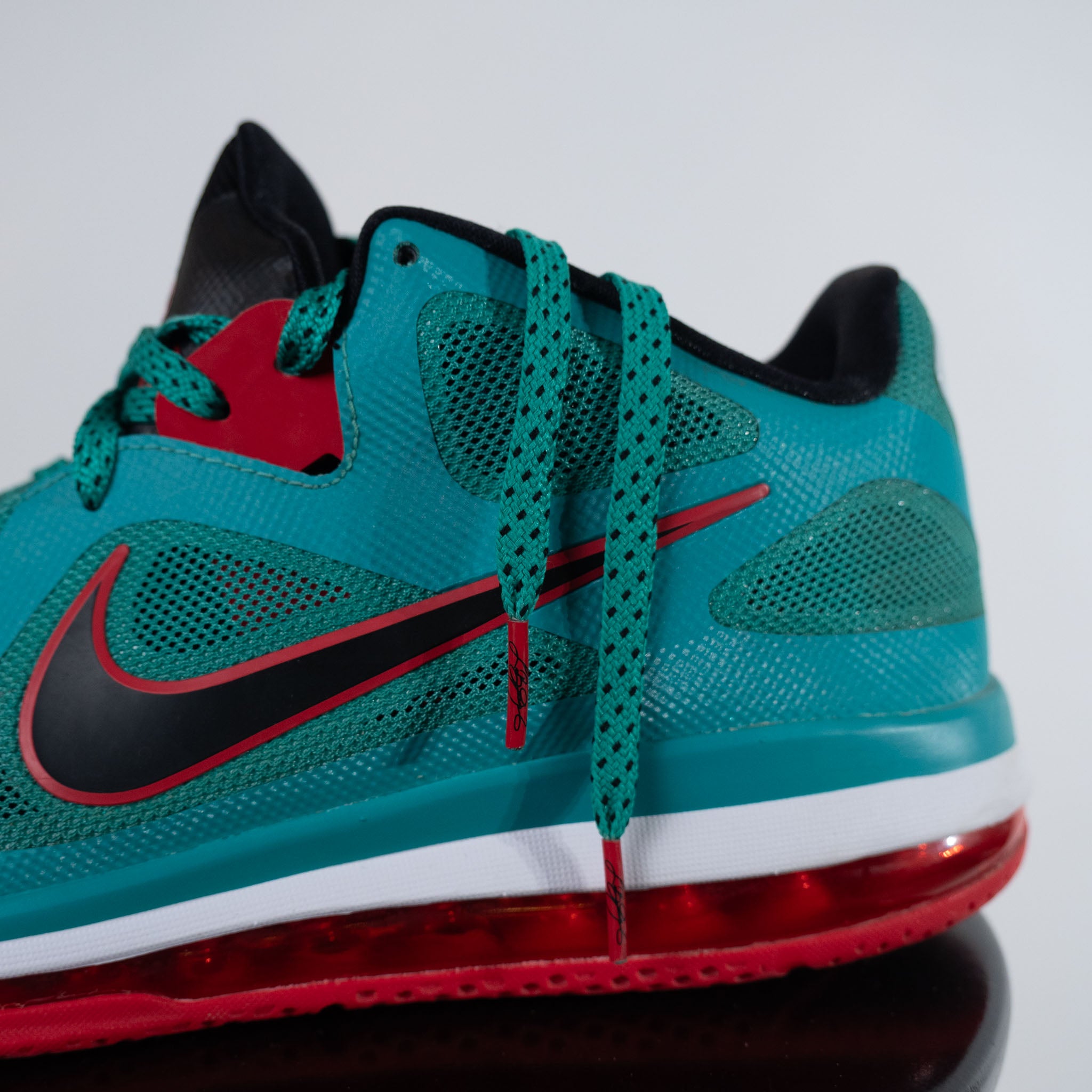 Nike Lebron 9 Low Liverpool (UK 11)