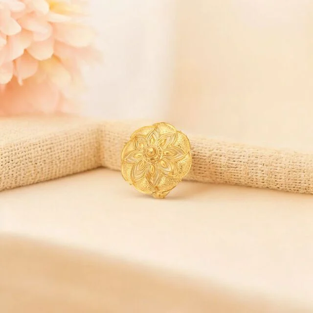 Intricate Gold Finger Ring