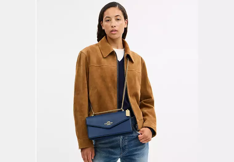 Klare Envelope Crossbody Bag calf leather/Gold/Deep Blue