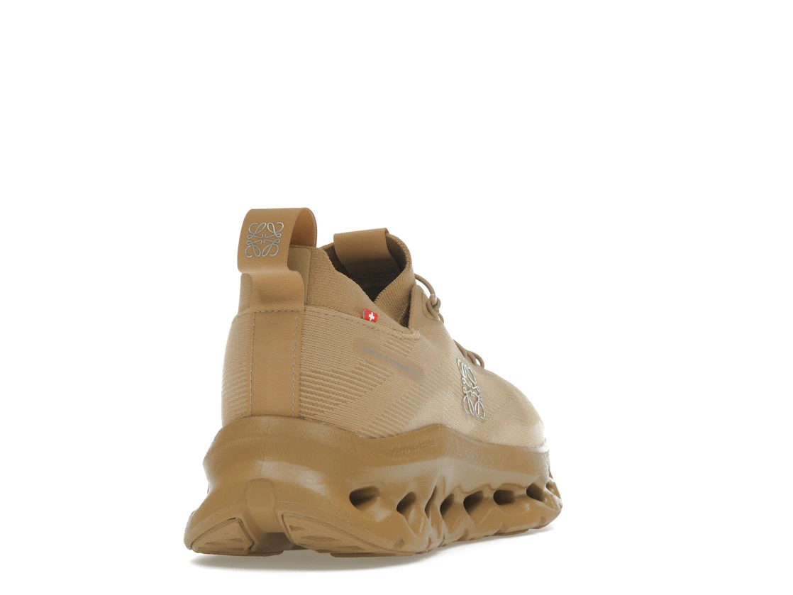 On Wmns Running Cloudtilt LOEWE Dark Sand