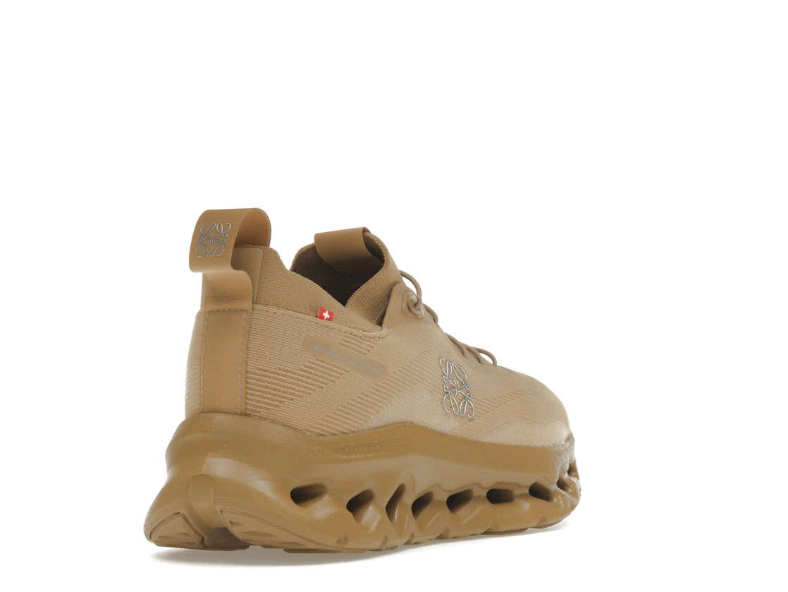 On Wmns Running Cloudtilt LOEWE Dark Sand
